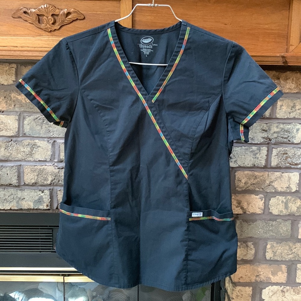 Size large crayons scrub top black made by barco